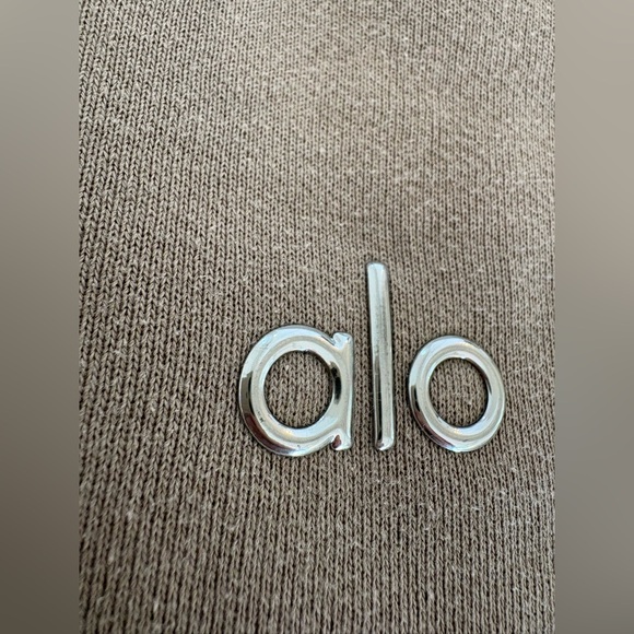 ALO Yoga Gravel Accolade Crew Neck Pullover - Picture 14 of 14